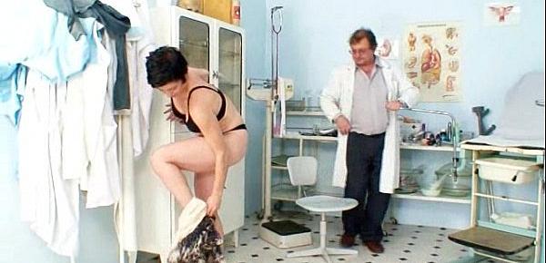  Barbora Visits Gyno Doctor To Get Mature Pussy Checked
